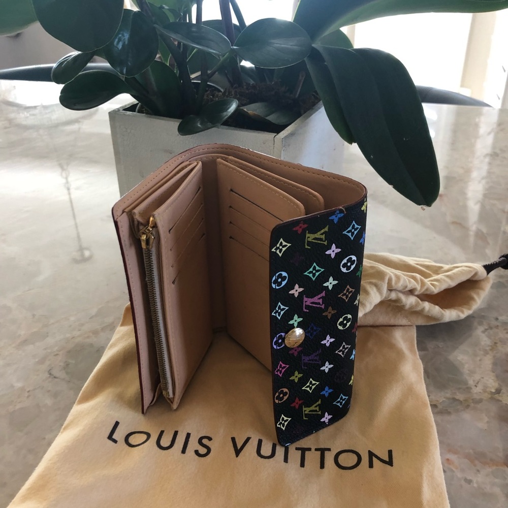 Authentic Classic design Louis Vuitton wallet.